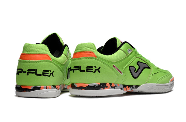 Chuteira de futsal Joma Top Flex Rebound na cor verde, com detalhes em preto e laranja.