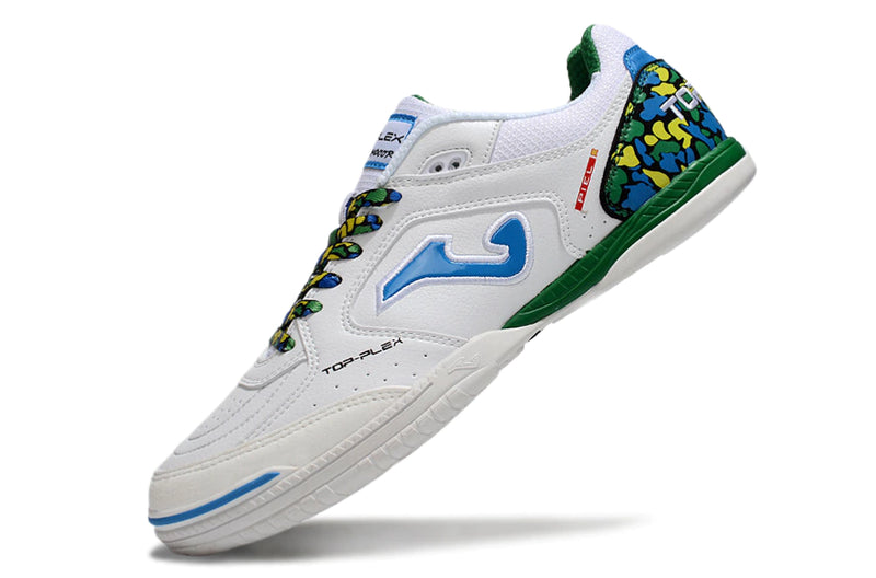 Chuteira de futsal Joma Top Flex Rebound, modelo branco com detalhes coloridos e solado apropriado para quadras.