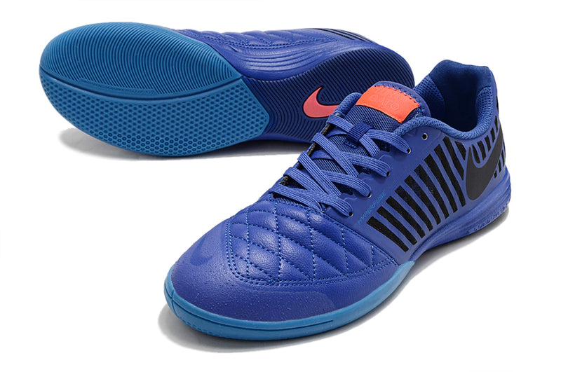 Chuteira Futsal Nike Lunar Gato II azul com detalhes pretos e solado claro