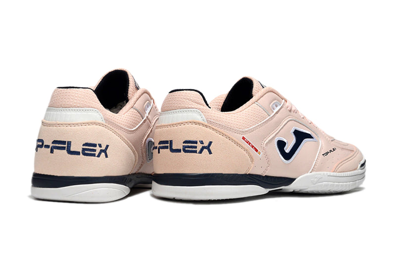 Chuteira de futsal Joma Top Flex Rebound na cor rosa, com detalhes em preto e branco, vista lateral.