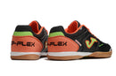 Chuteira de futsal Joma Top Flex Rebound na cor preta com detalhes em laranja e verde.