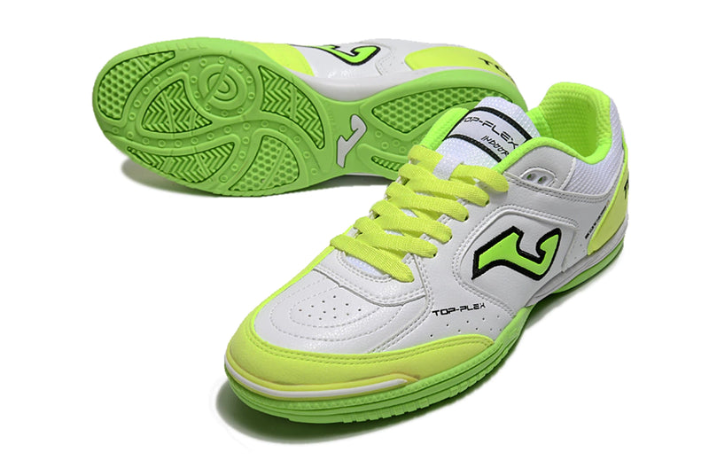 Chuteira de futsal Joma Top Flex Rebound na cor branca com detalhes em verde neon.