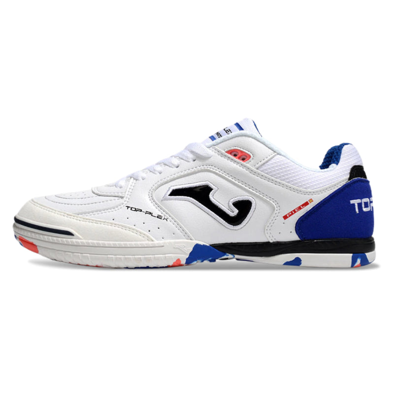 Chuteira de futsal Joma Top Flex Rebound na cor branca com detalhes em azul e preto