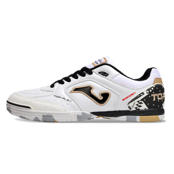 Chuteira de futsal Joma Top Flex Rebound na cor branca com detalhes em preto e dourado.
