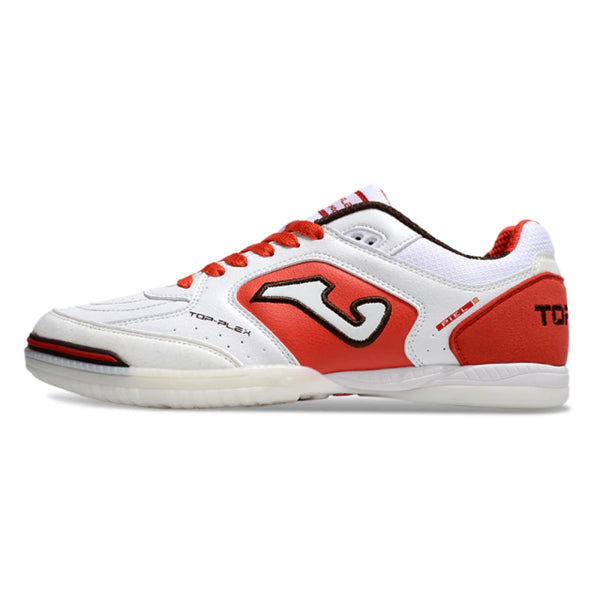 Chuteira de futsal Joma Top Flex Rebound na cor branca e vermelha, com detalhes em preto e logo da marca.