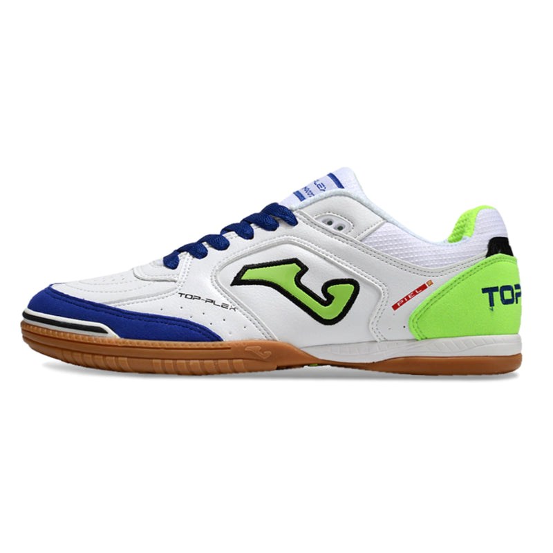 Chuteira de futsal Joma Top Flex Rebound, com design em branco, azul e verde, ideal para desempenho em quadras.
