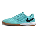 Chuteira de futsal Nike Lunar Gato II na cor azul claro, com detalhes em preto e sola de borracha marrom, ideal para jogos indoor.